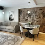 Luxury 2br With Free Parking Herastrau 公寓 *