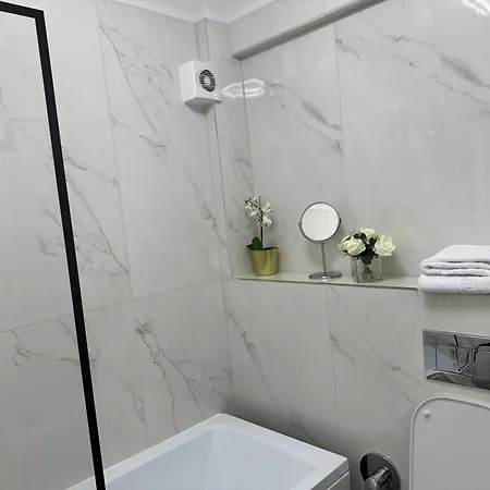 Luxury 2br With Free Parking Herastrau Bukarest
